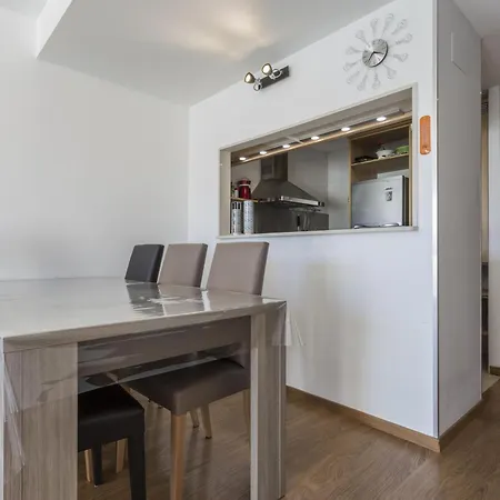A 30m De La Playa De Riells, 4 Personas, Con Terraza Y Parking. - Es-325-14